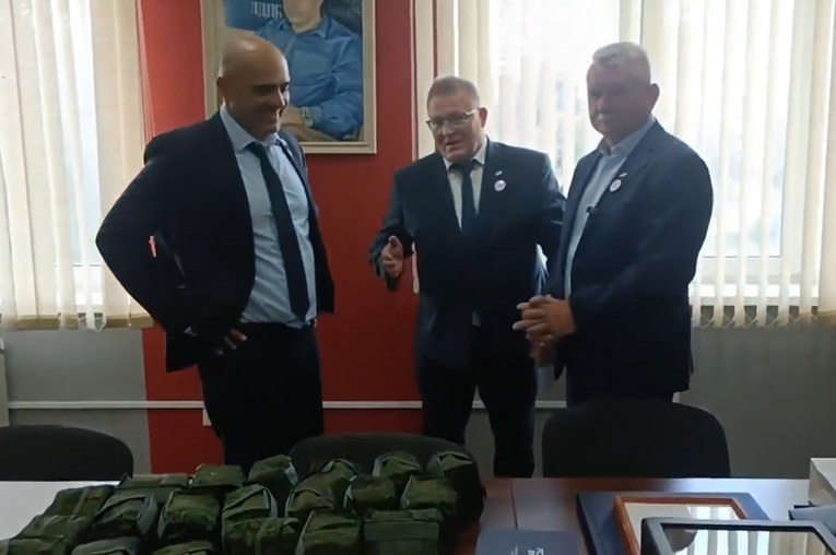Bivši poljski ministar poslao pomoć ruskim vojnicima. Snimio video u Bjelorusiji
