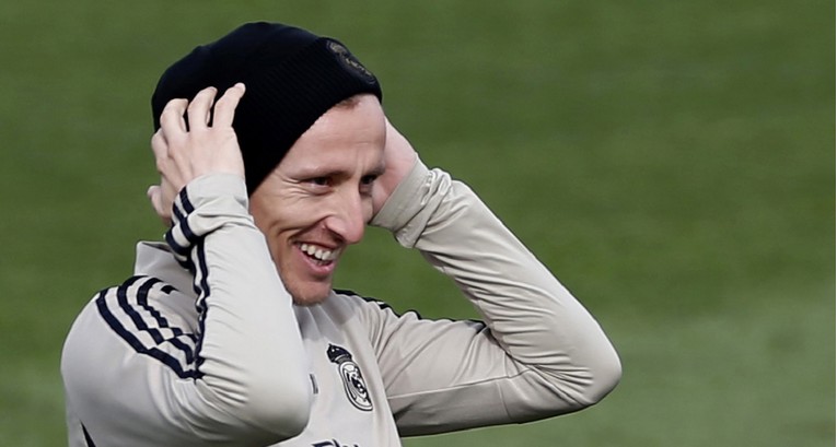 AS danas objavio kako je Modrić na prodaju, Real se odmah oglasio