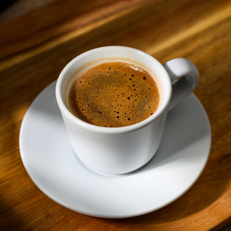 Znanost potvrđuje: Vaš svakodnevni jutarnji napitak zaista vas čini sretnijima