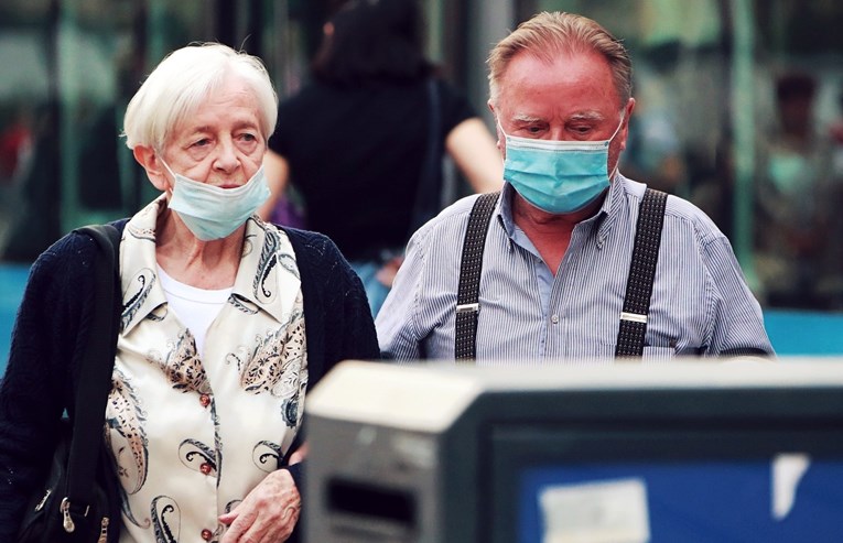 Hrvatska će navodno uzeti njemački model maski u kafićima, evo kako je tamo