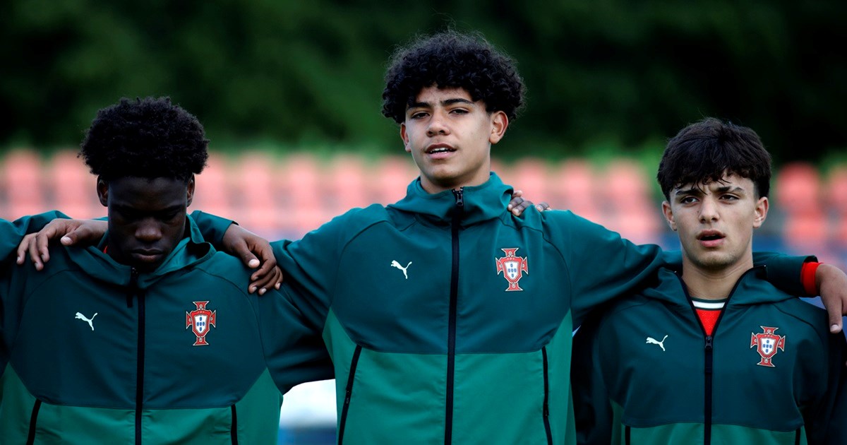 Ronaldo Jr. ide očevim stopama. Pozvan je u U-16 reprezentaciju, prati ga United