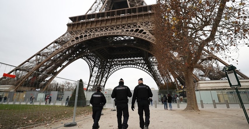 Napadač kod Eiffelovog tornja optužen za ubojstvo u vezi s terorizmom