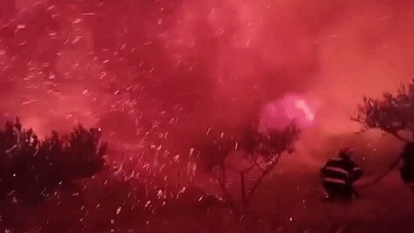 Vatrogasci objavili dramatičnu snimku borbe s golemim požarom kod Trogira, pogledajte