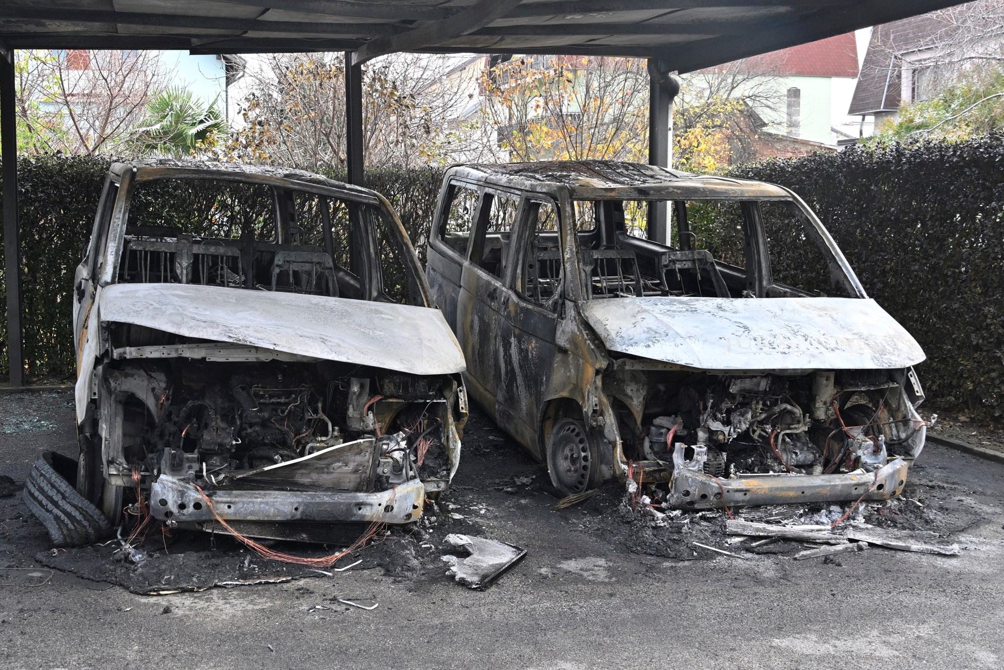 U Zagrebu su za vikend izgorjela dva kombija. Netko ih je namjerno zapalio