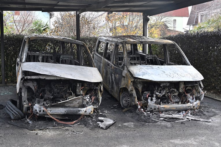 U Zagrebu su za vikend izgorjela dva kombija. Netko ih je namjerno zapalio