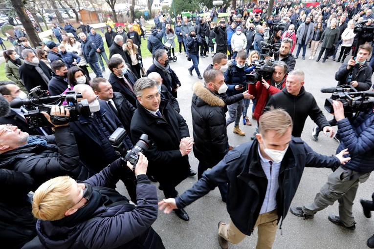 Plenković ne ide na Baniju na godišnjicu potresa. Pogledajte kako je dočekan lani