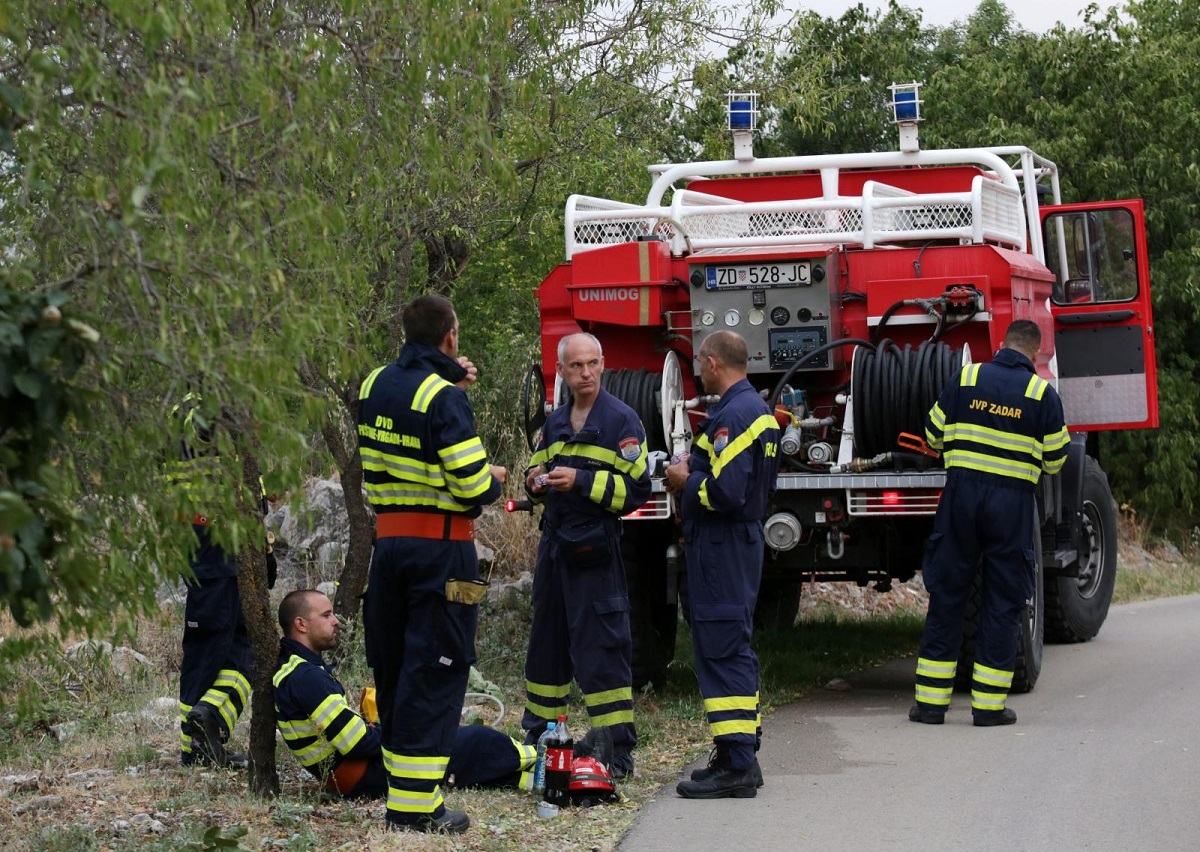 Vojska se povlači s požara kod Šibenika