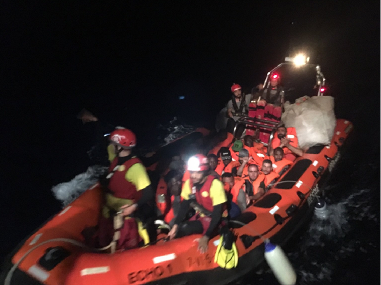 Spasilački brod blokiran kod talijanske obale spasio 39 novih migranata