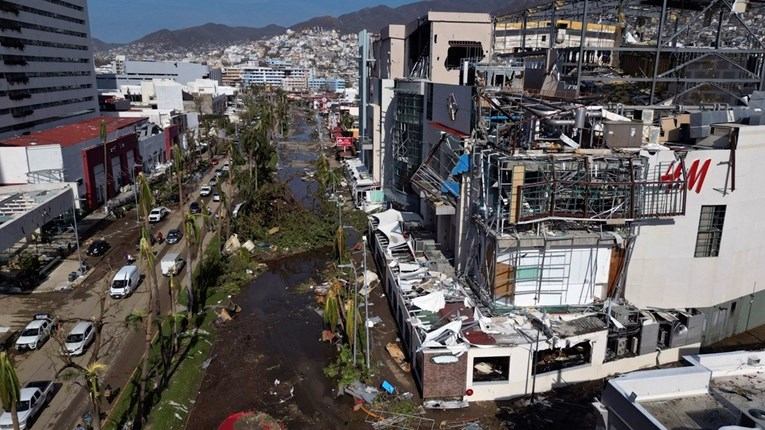 VIDEO Uragan pogodio Meksiko, 27 mrtvih. Hoteli u Acapulcu uništeni, vodovi u blatu