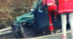 Auto hrvatskih oznaka sletio s ceste kod Mostara, vozač teško ozlijeđen