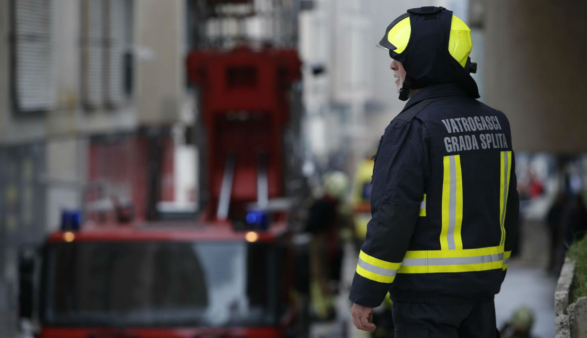 U Splitu u Badnjoj noći zapaljeno dvadesetak kontejnera, javila se policija