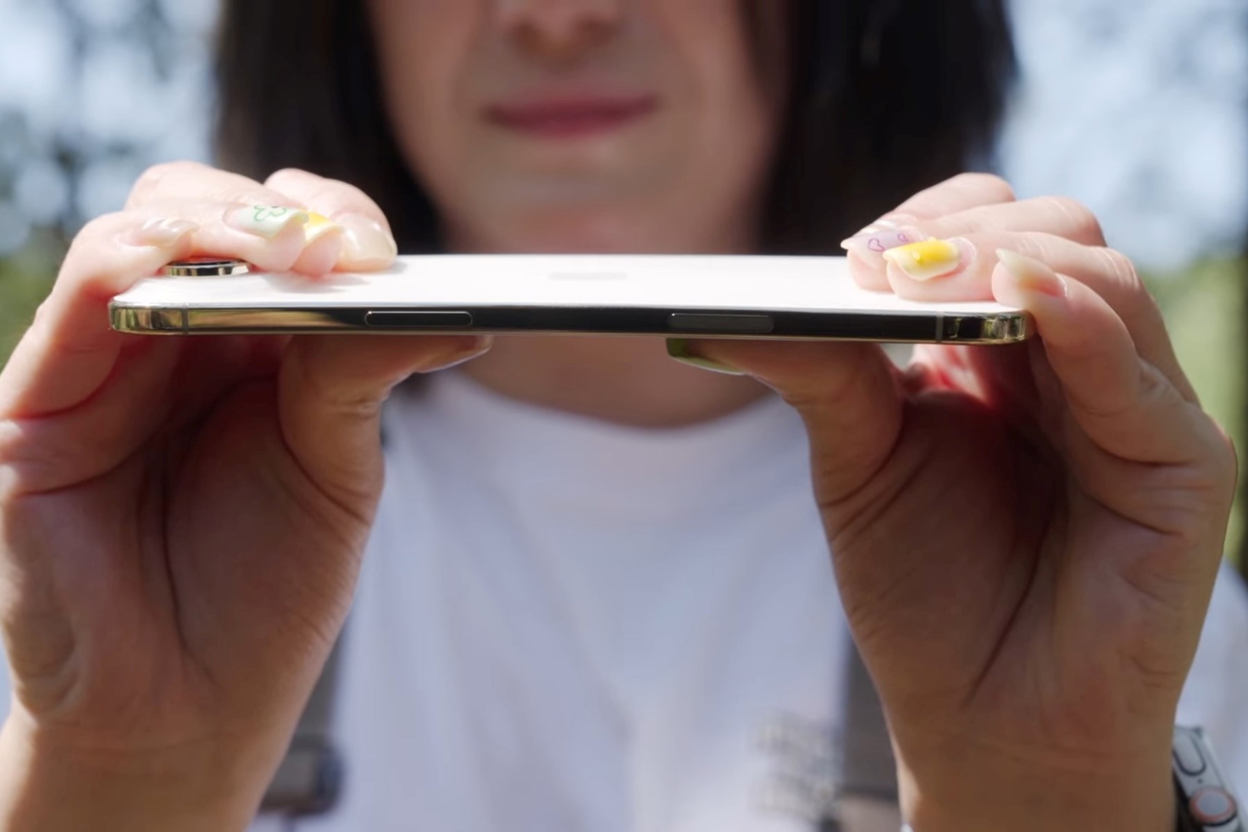 Internet pokušava slomiti iPhone Air, ali čini se neuništivim