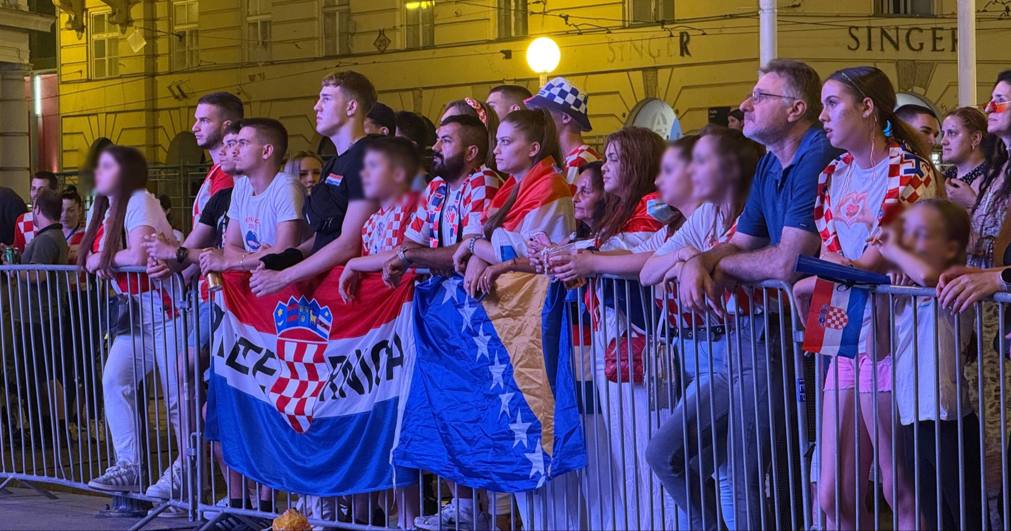 U centru Zagreba zastave Hrvatske i BiH jedna kraj druge
