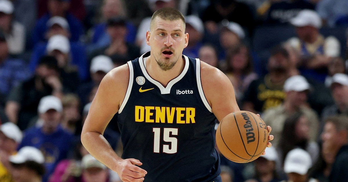 Jokić zabio s centra. Njegovi suigrači u transu, on se nije ni osmjehnuo