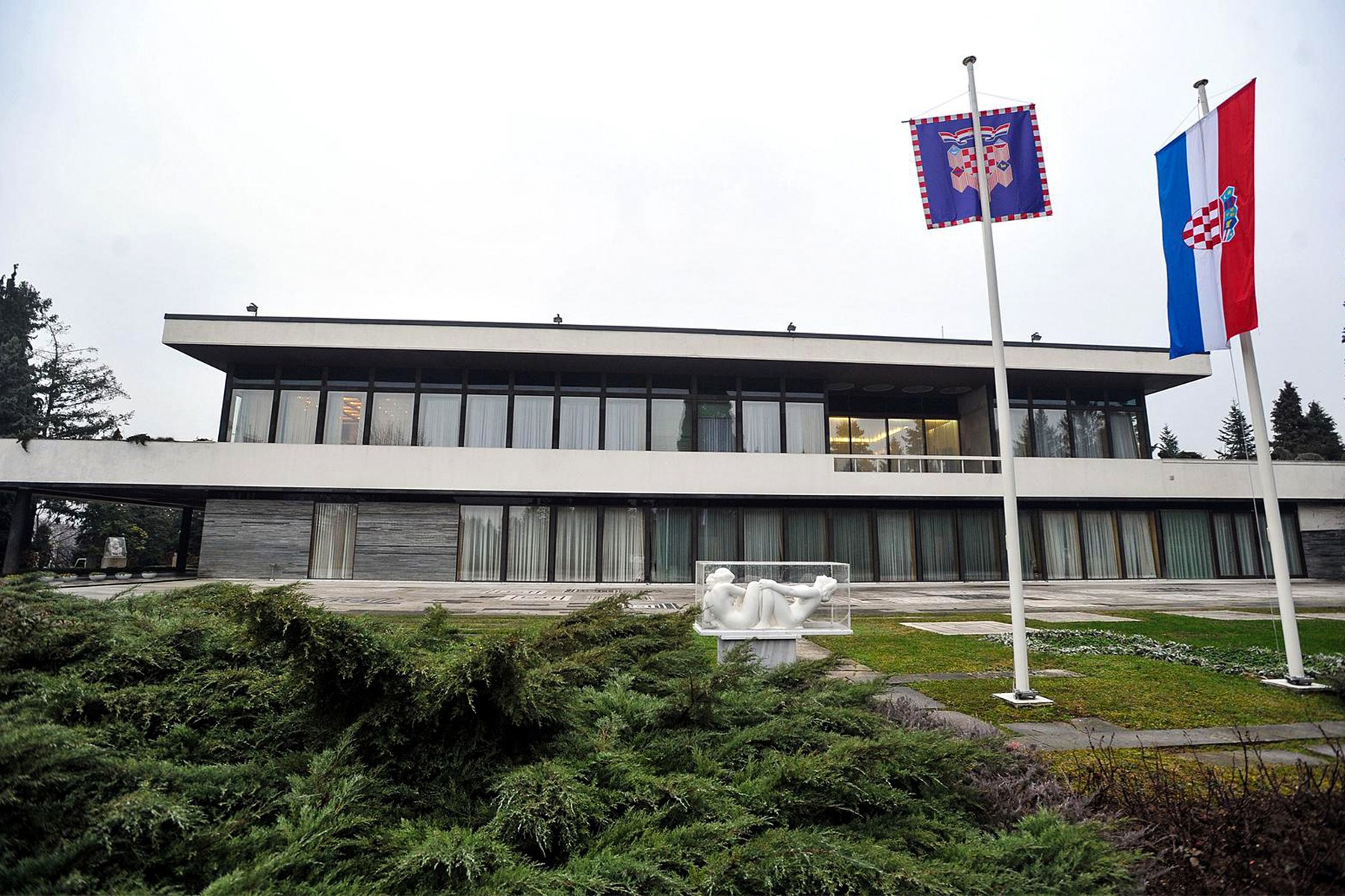 Arhitektu je ova vila bila "najslabiji honorar karijere". Postala je simbol moći u RH