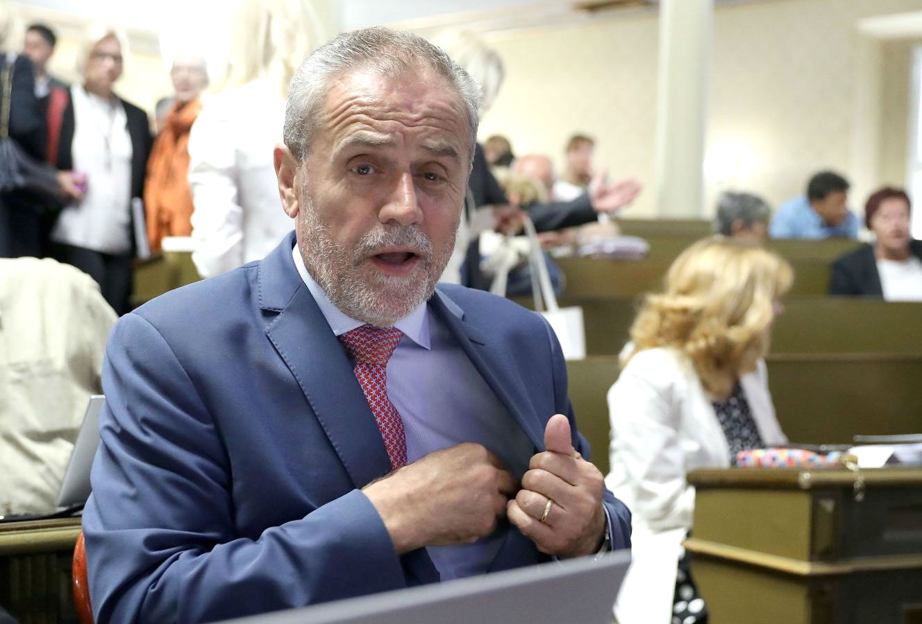 Bandić se razmeće tuđim parama:  "Ako vlada ne poveća plaće učiteljima, mi ćemo"