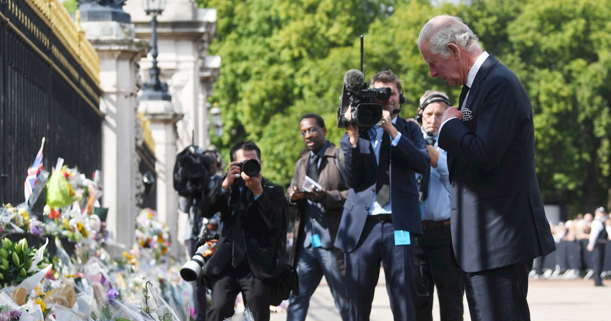 Kralj Charles brisao suze nakon susreta s ljudima ispred palače