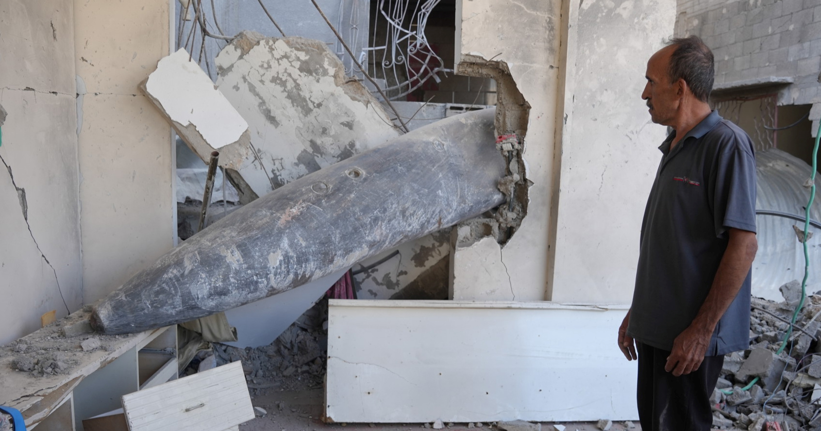 FOTO Obitelj u Gazi živi s bombom u kući. "U svakom trenutku može eksplodirati"