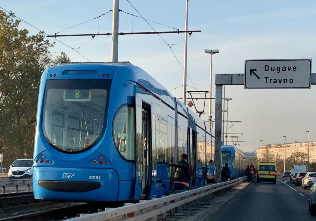 Prometna nesreća na Mostu mladosti, tramvaj naletio na pješaka