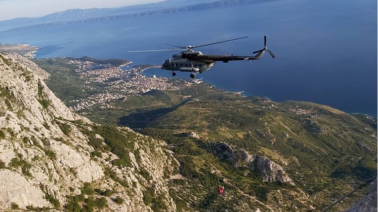 VIDEO HGSS četiri sata helikopterom spašavao planinare s Biokova