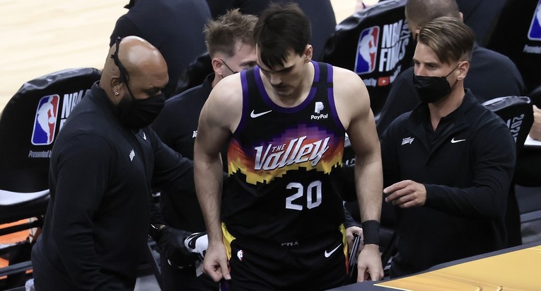 Šarić krenuo u prvoj postavi za Phoenix pa odigrao samo osam minuta