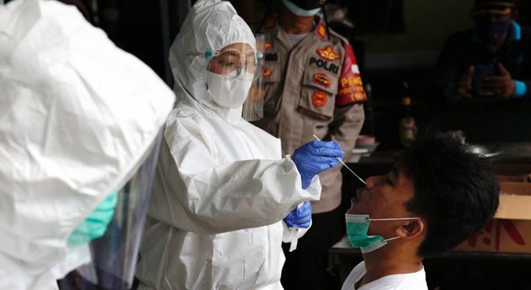 350 medicinara u Indoneziji dobilo covid unatoč cijepljenju, neki hospitalizirani