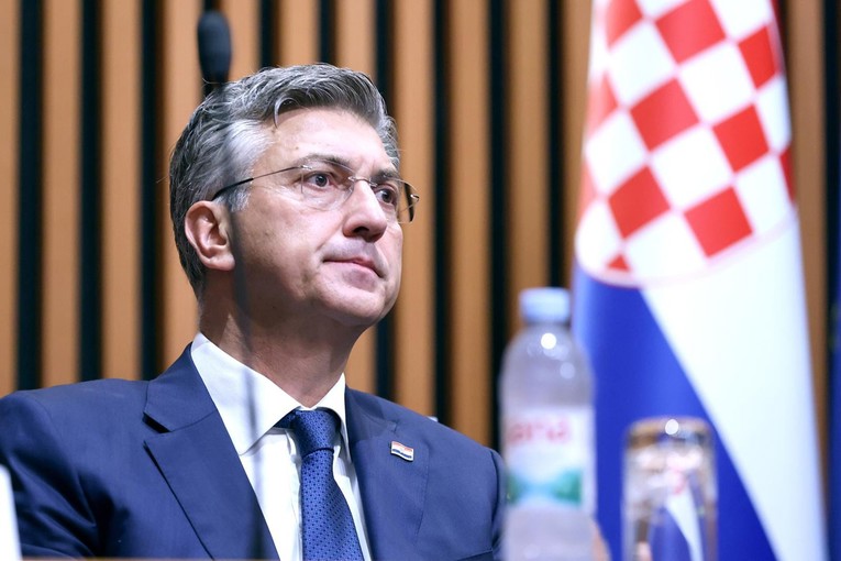 Vladi i Milanoviću pala podrška