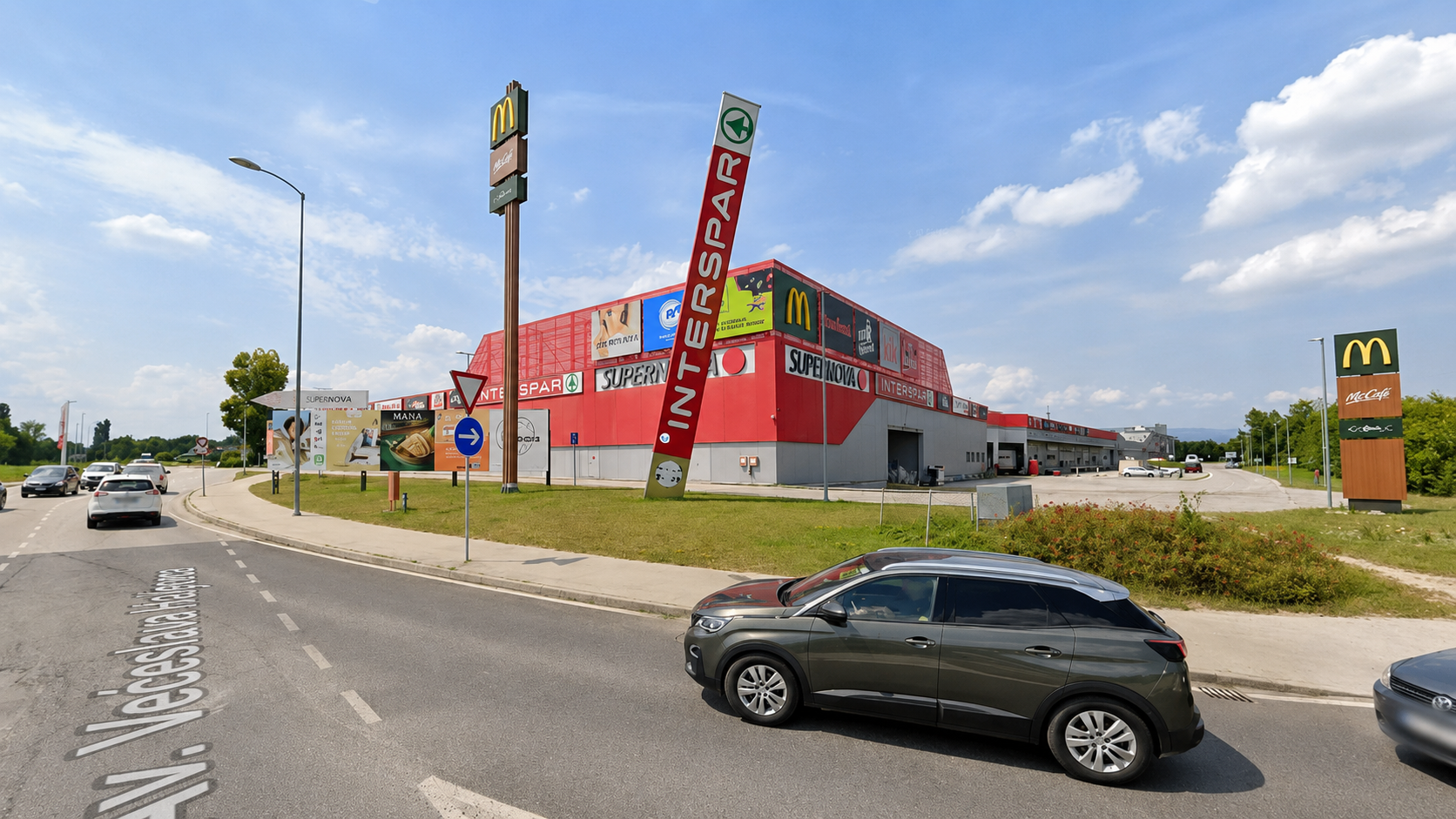 Opljačkan kofer s novcem u Supernovi u Zagrebu. Zaštitari pucali
