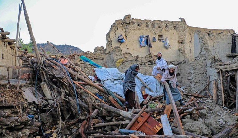 Afganistanci nakon potresa bez hrane i skloništa: "Strah nas je izbijanja kolere"