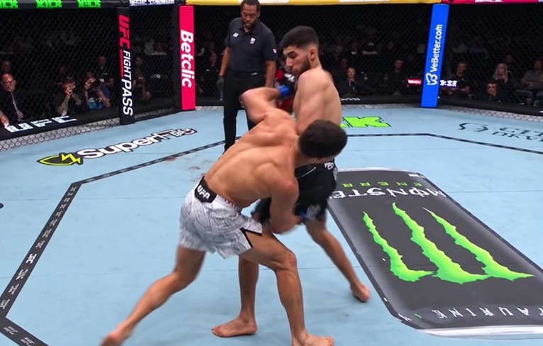 VIDEO Strašan nokaut u UFC-u. Borac je bio u nesvijesti prije nego što je pao