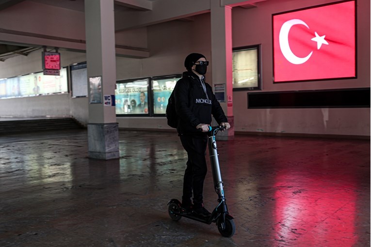 Turska na 48 sati uvodi policijski sat u 31 gradu, među njima Istanbul i Ankara