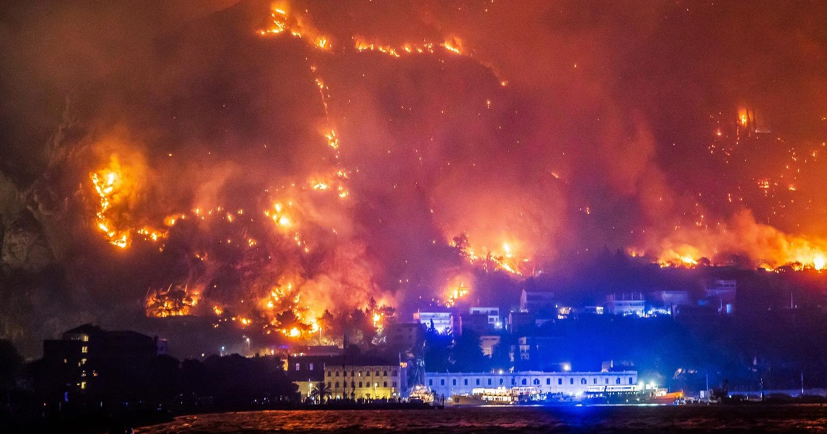 Kanaderi krenuli na požar kod Omiša, cijelu noć se borilo 157 vatrogasaca
