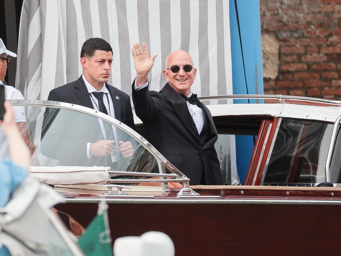 Jeff Bezos snimljen uoči vjenčanja, nije skidao osmijeh s lica