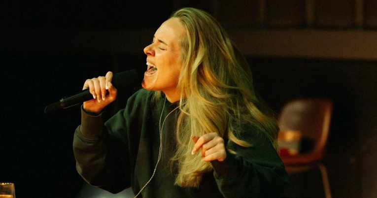 Na internet procurila Adeleina neobjavljena ljubavna pjesma, stihovi su brutalni