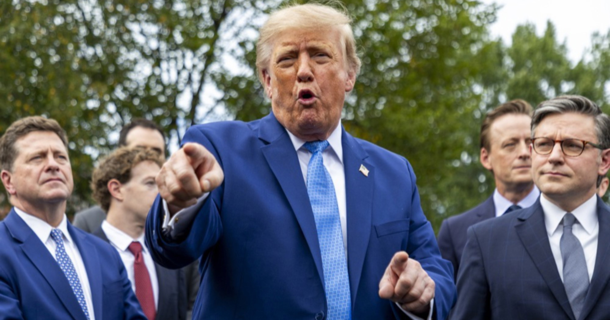 Trump i šefovi tehnoloških divova potpisali sporazum o AI-ju