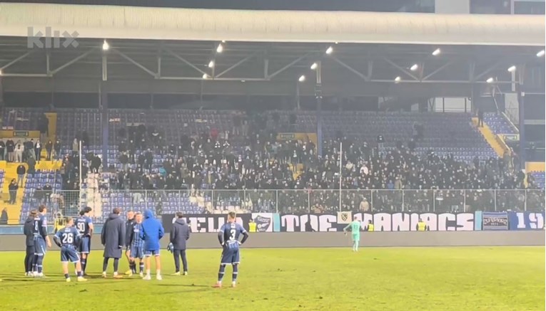 Navijači Željezničara tražili igrače da skinu dresove. Pogledajte što se dogodilo