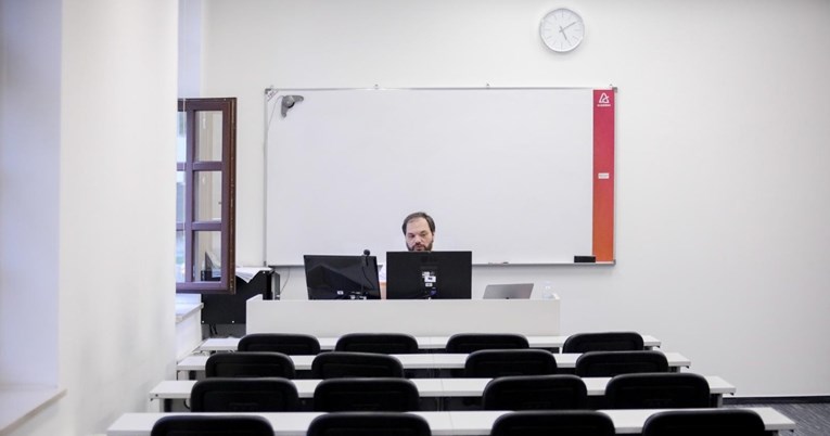 Iz škola u Velikoj Britaniji uklanjaju se analogni satovi, razlog je nevjerojatan