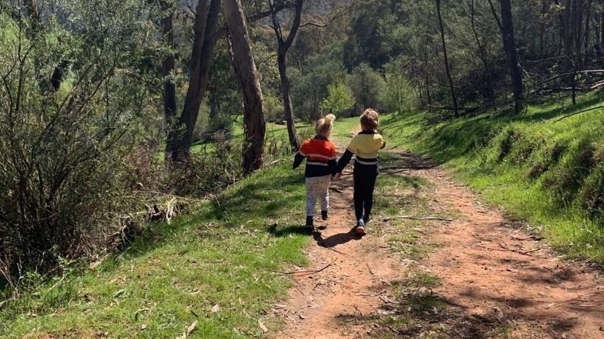 Na fotografiji svoje djece ugledala je smrtonosnu opasnost. Vidite li je i vi?