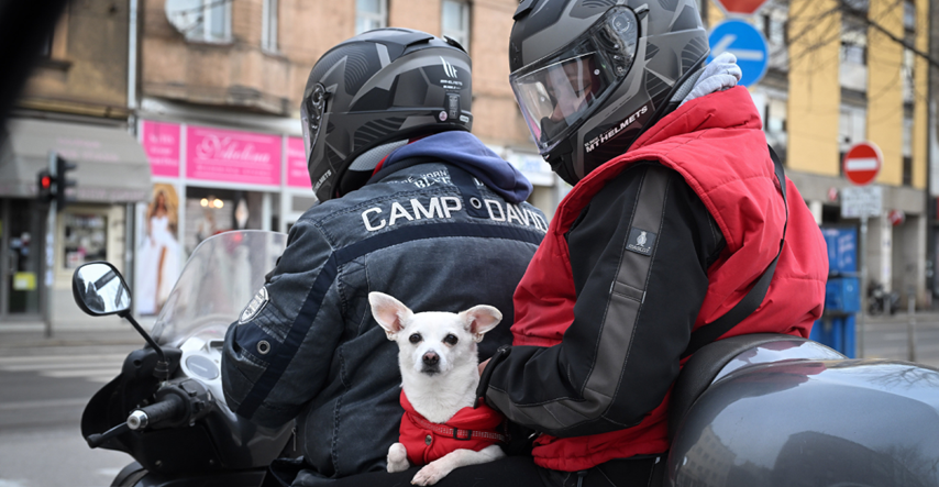 Fotka dana: Simpatični trojac na motoru ukrao poglede u centru Zagreba