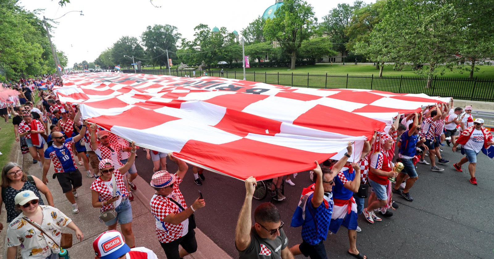 Ovako su hrvatski navijači u Torontu ispratili Vatrene na teren. Sretno, Hrvatska!