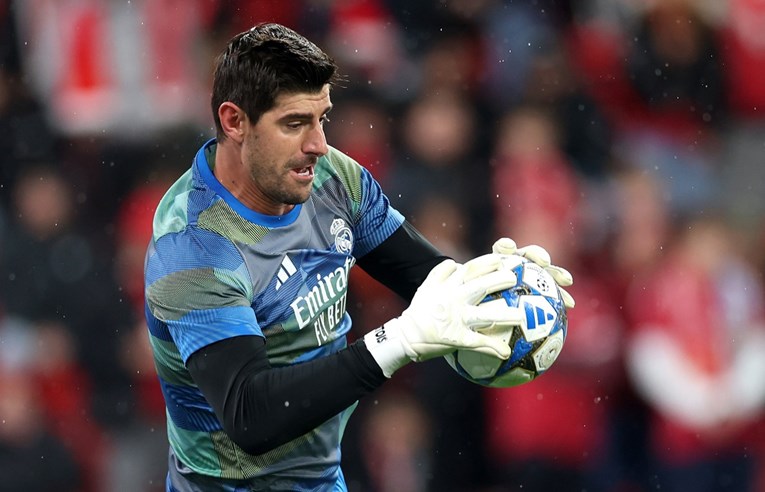 Španjolci: U Realu je upaljen alarm. Razlog je Courtois