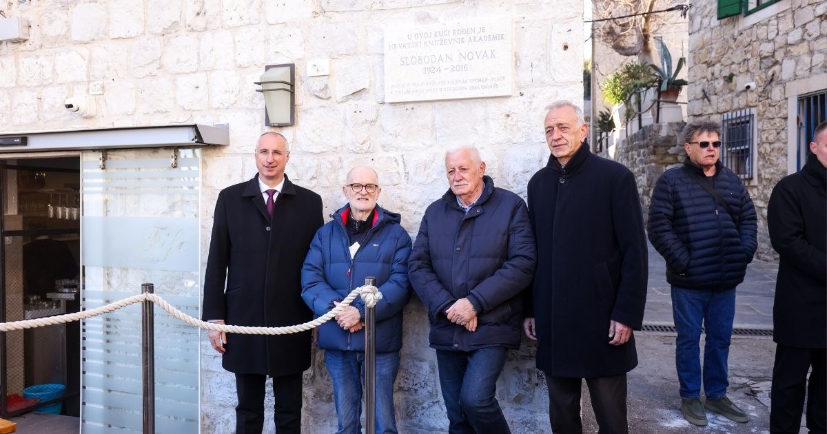 Na Matejušci u Splitu otkrivena spomen-ploča književniku Slobodanu Novaku