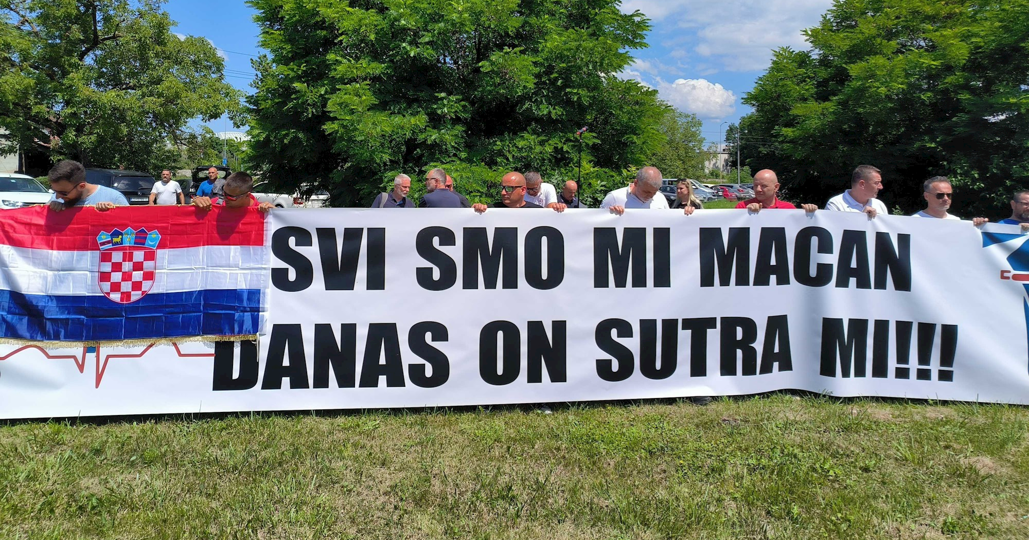 VIDEO Hitnjaci prosvjedovali zbog uhićenja kolege: Zar je zaslužio biti u lisicama?