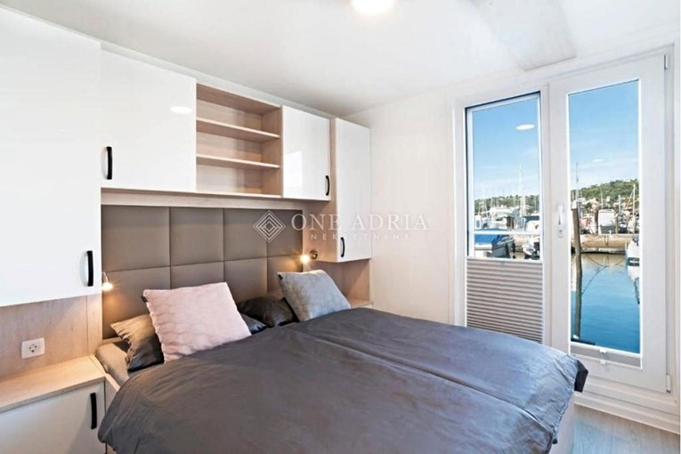 Top oglasi za nekretnine: Plutajuća kuća u Puli za 162.000 €