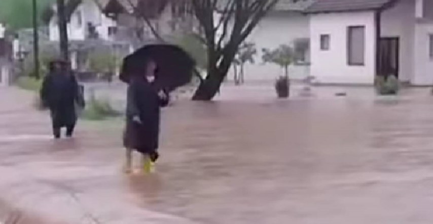 U BiH se izlile rijeke, došlo do poplava i odrona