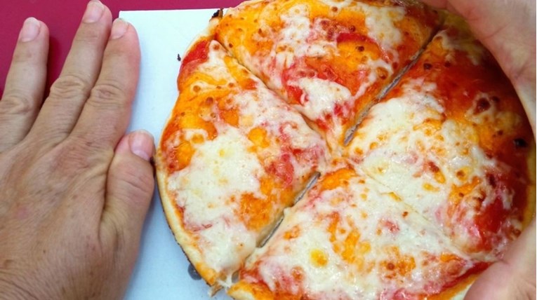 Hrvati se šale s veličinom "large" pizze na Braču: "Super za Snjeguljičinog patuljka"