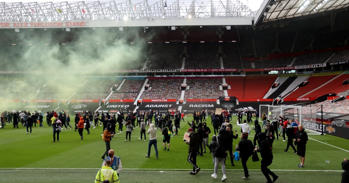 Racije u Engleskoj. Policija upala u kuće navijača koji su provalili na Old Trafford