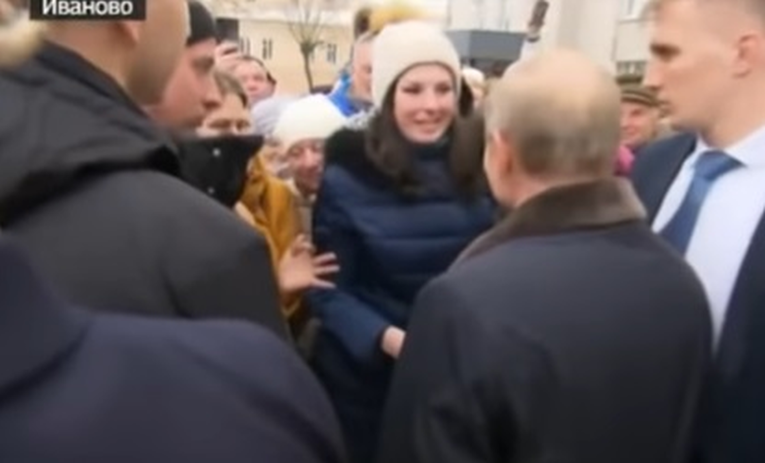 Mlada Ruskinja zaprosila Putina, pogledajte njegovu reakciju