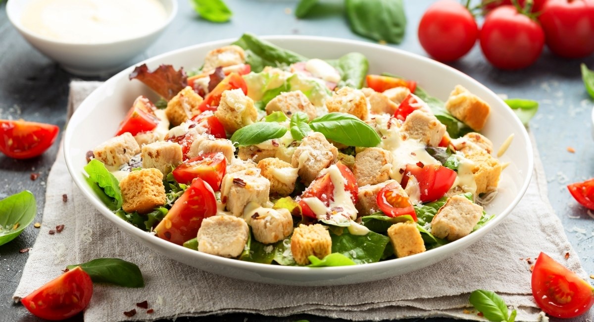 Evo što koriste u restoranima kako bi salate imale pun okus - možete to i kod kuće