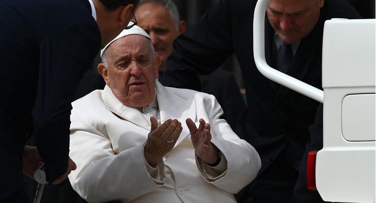 Liječnici: Papa boluje od bronhitisa. Dobio je antibiotik, uskoro izlazi iz bolnice